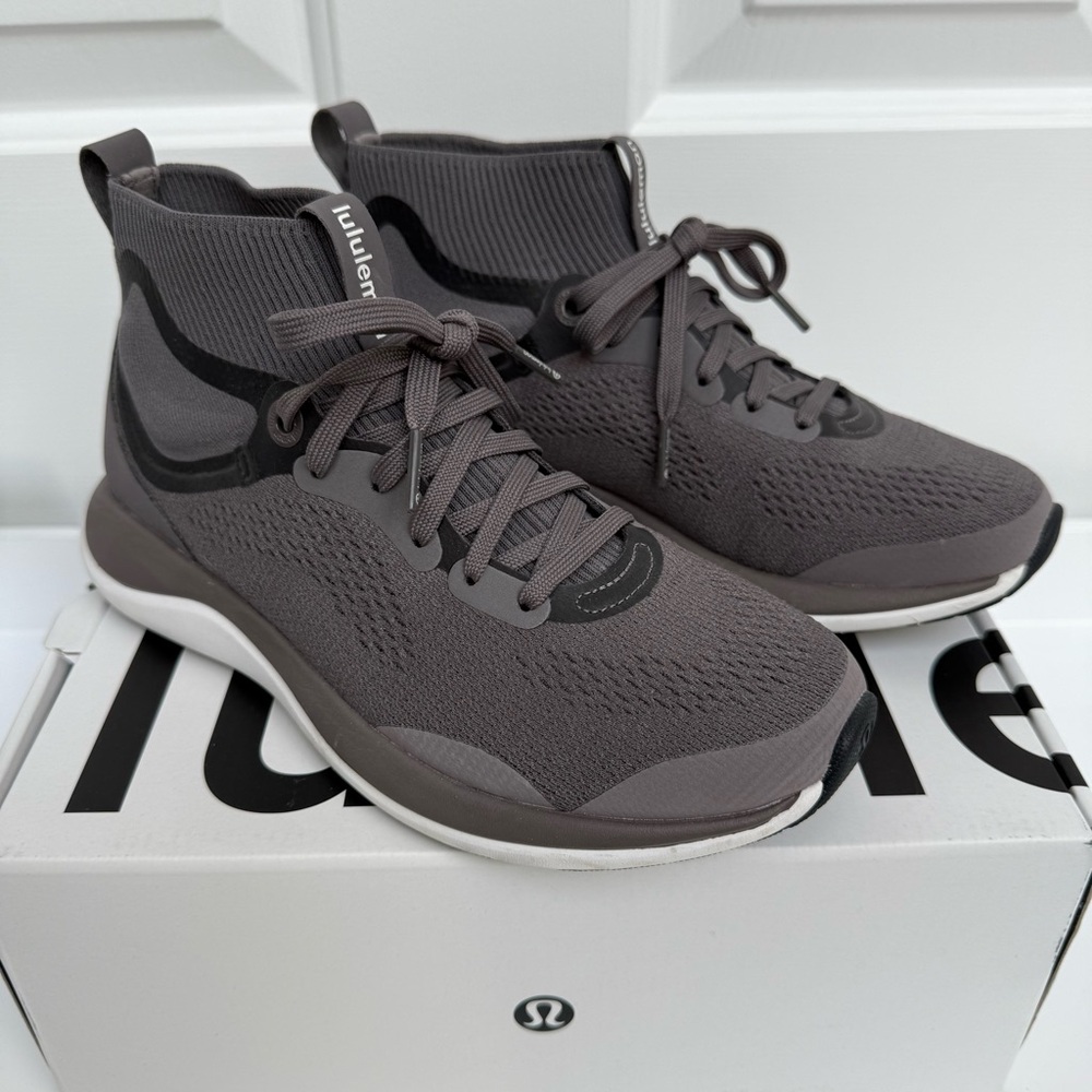 Lululemon Chargefeel Mid Workout Shoe Anchor/White/Graphite Grey size 6